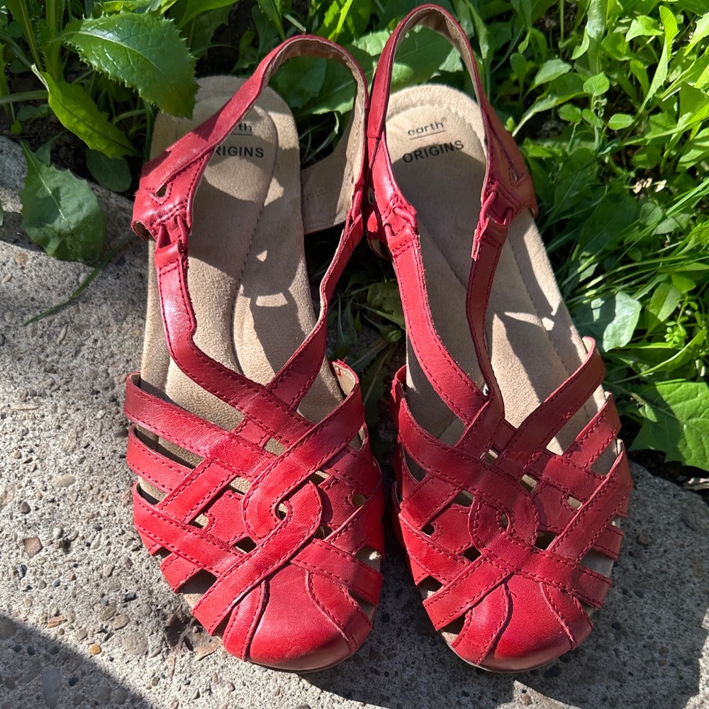 Earth Origins Women's Crimson Sandals szie 8